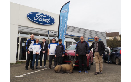 Partenariat FORD Nogent-le-Rotrou et les Archers du Perche avec l’achat d’une cible 3D IBEX Couché pour le club